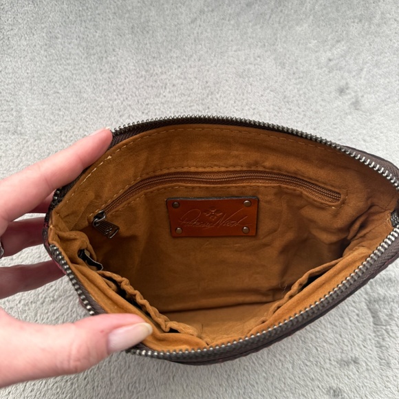 ✨ Patricia Nash Red Croc Embossed Leather Wristlet ✨ - Picture 5 of 11